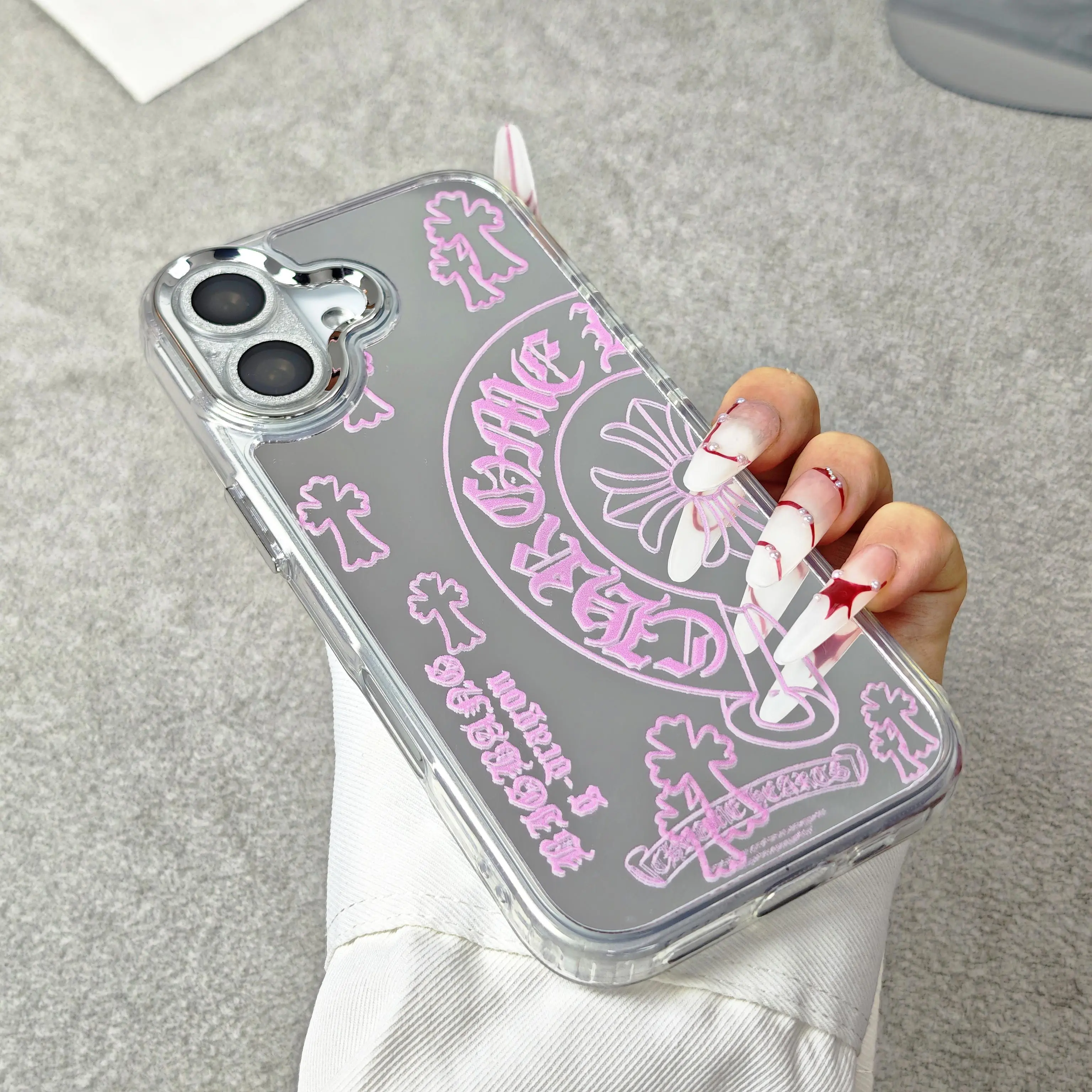 Suitable for iPhone 17/16/15/14/13/Pro Max/Pro/Plus/Ari Minimalist creative rounded-corner hard case acrylic mirror-finish silver high-end makeup mirror scratch-resistant phone case (white and pink)