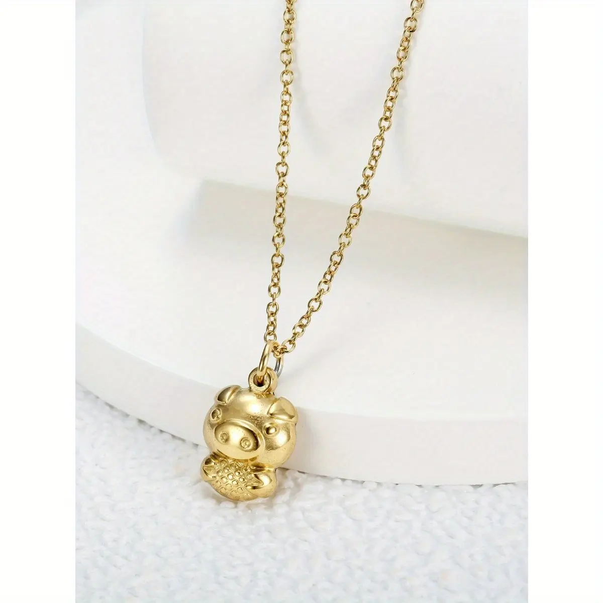 1pc Golden Stainless Steel Cute Pig-Shaped Pendant Necklace, Fashionable Accessory with Delicate Design for Elevating Clothing Styles