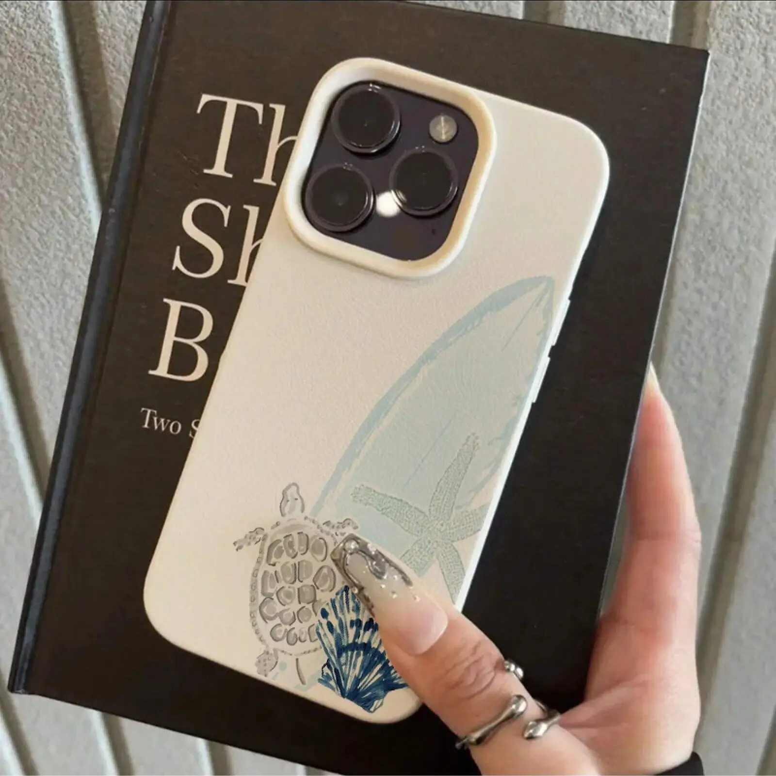 Antique white leather-patterned sea turtle shell ocean-themed phone case, suitable for iPhone 17/16/15/14/13/12/11/X/XS/XSMAX - Thickened full-edge shockproof soft case, a holiday gift for friends, family, and yourself
