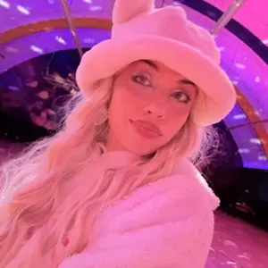 Product Review of Waterproof Freckles Pen: Faux Freckle Stamp and Fine Tip Eyeliner for Realistic, Long-Lasting Freckles and Effortless Makeup, Perfect for Daily Wear and Cosplay from s**y