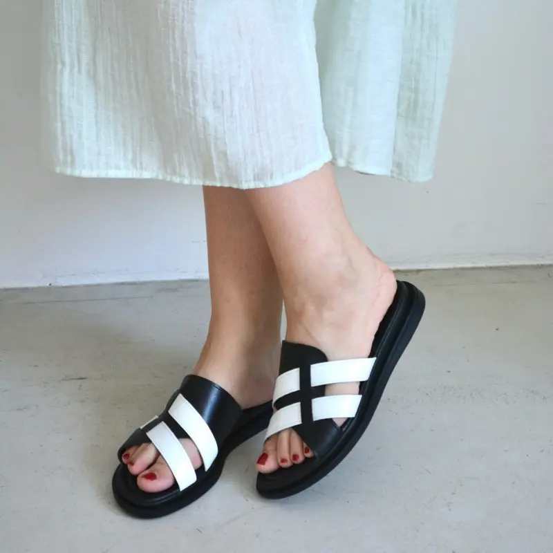 LaRose Monochrome Slide (Leather slippers)  Girl Footwear Women
