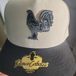 Gallo ,color ivory visera obscura marca francocabassi