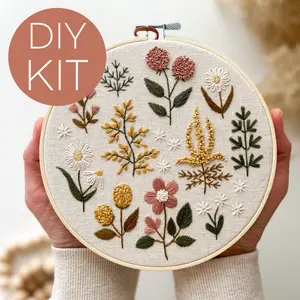 Vintage Wildflowers Embroidery Kit, Floral Embroidery DIY Kit embroiderykit Beginner home pattern embroidery kit different stitch flower Beginner's Easy embroidery hoop embroidered flowers