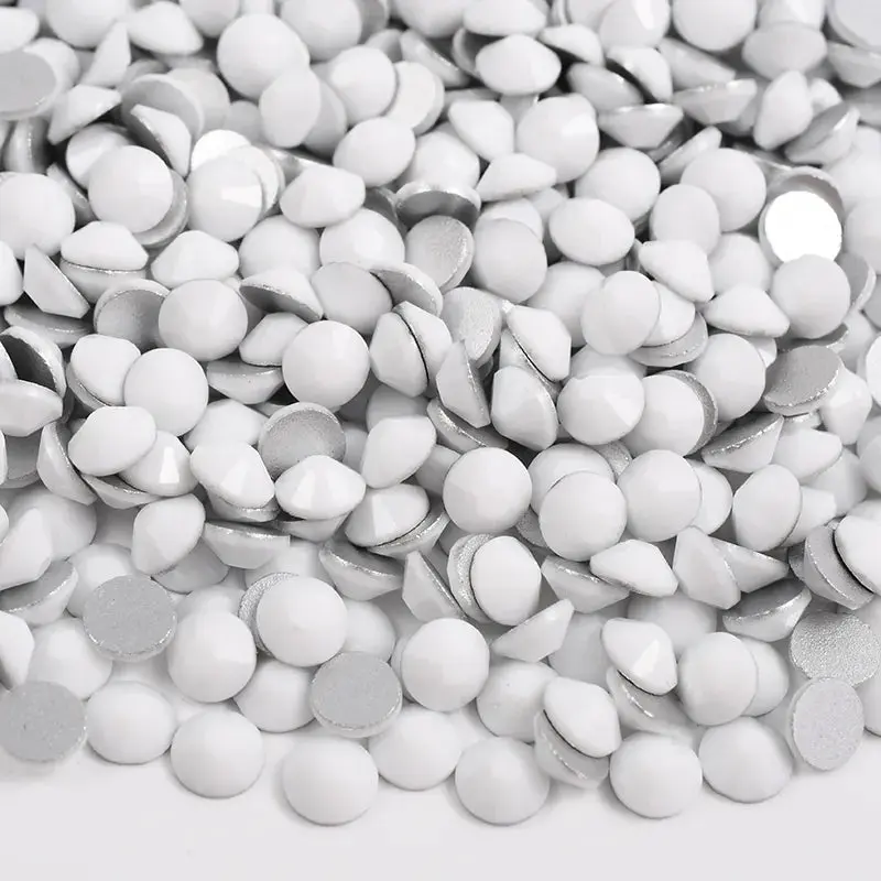 Chalk White Glass Rhinestones