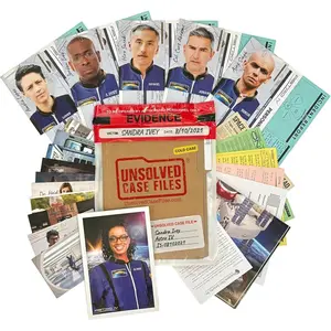 Ivey, Sandra - Murder at the space station：Unsolved Cold Case File Game with Real Clues and Evidence, Immersive Detective Mystery Game, Card Deck