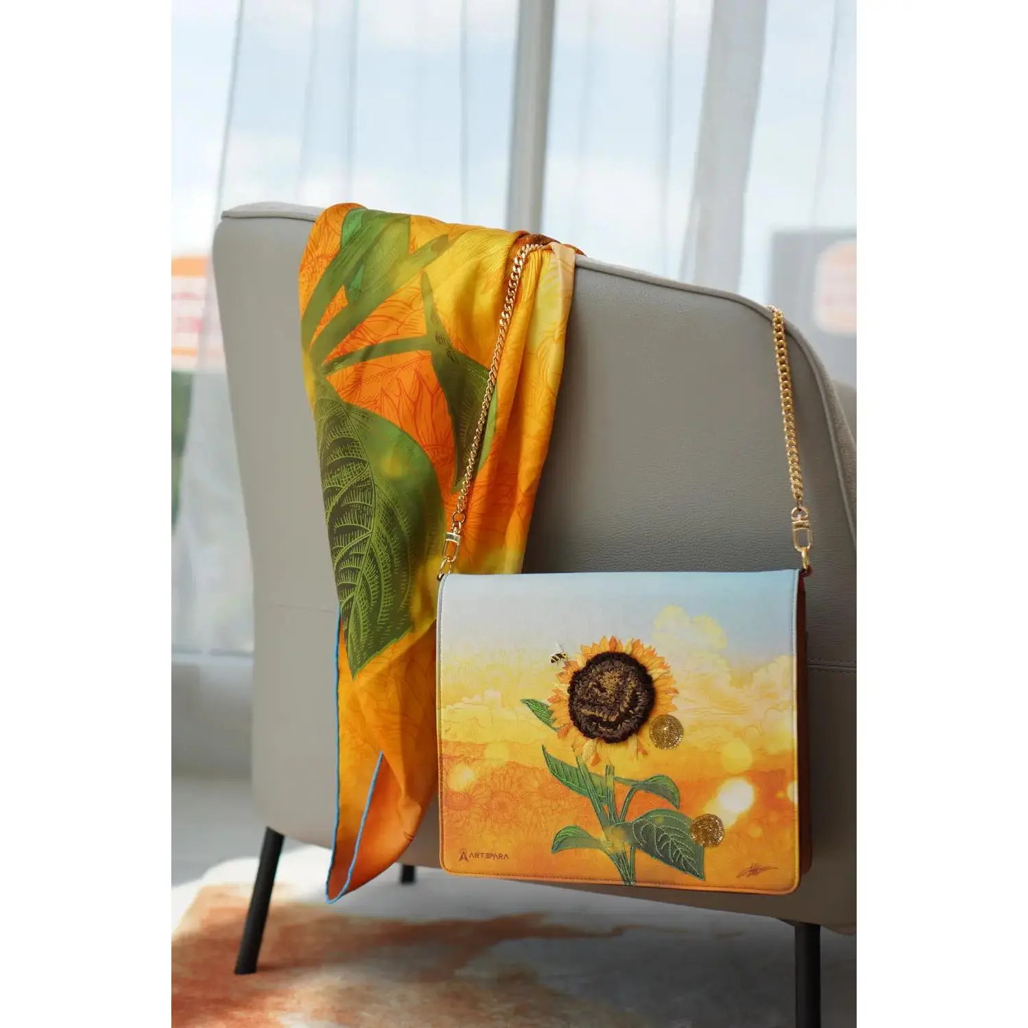 Artepara Summer Signature Hand-Embroidered Leather Clutch