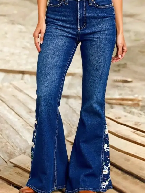Women's Petite Flare Jeans - Versatile Day-to-Night Denim Bottoms