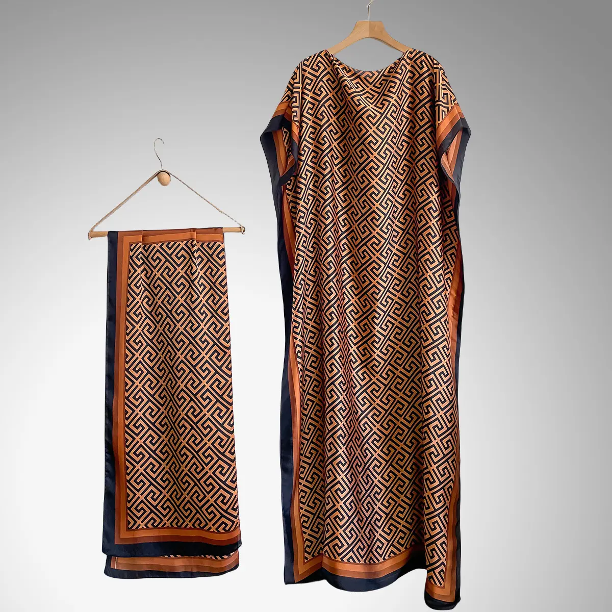 72 Maze Grid Black Chrysanthemum