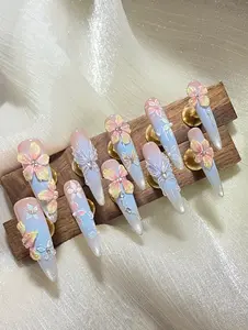 Audrey--Customized Nails Picked In Liveroom