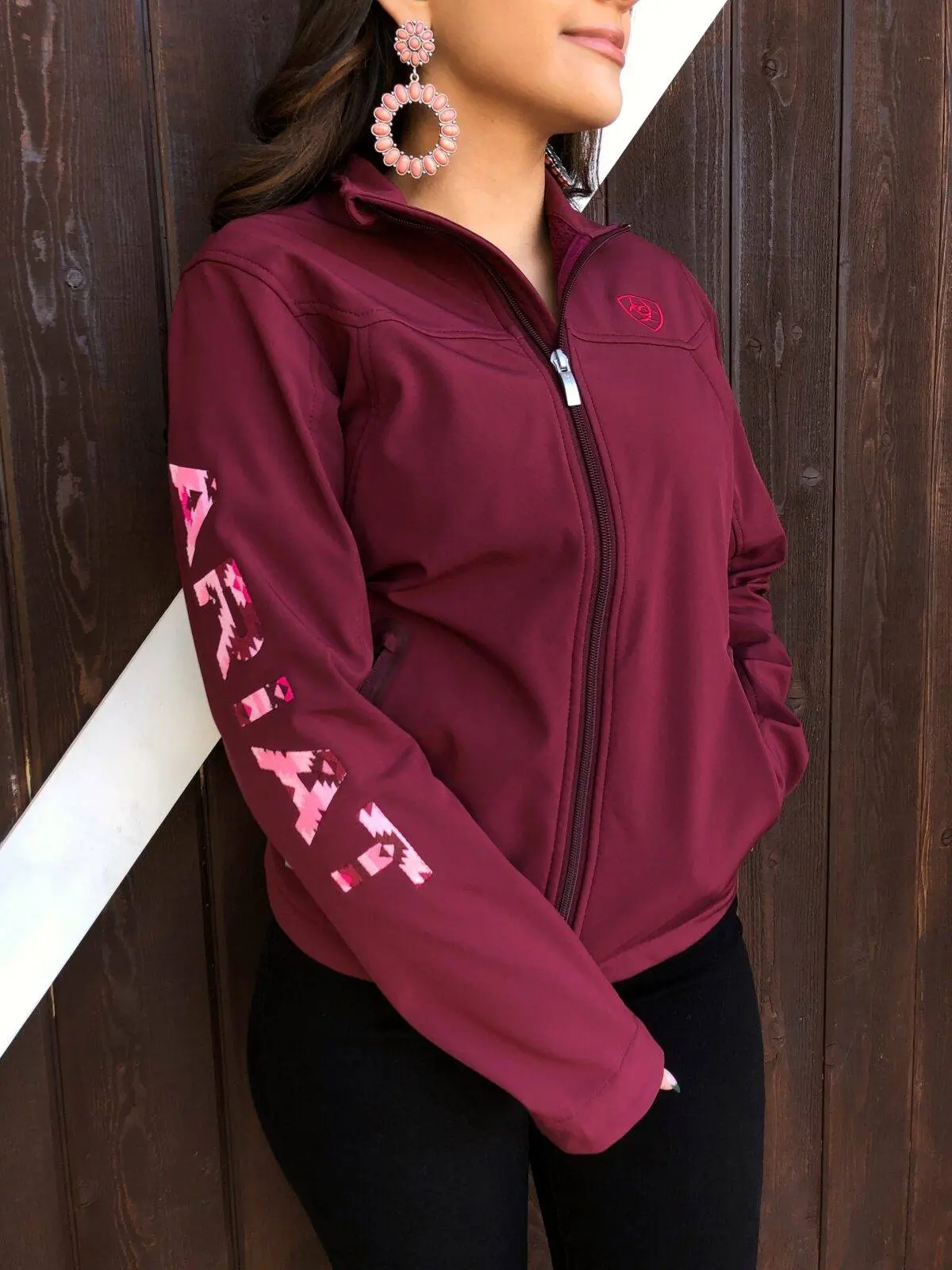 ARIAT – Women’s New Team Softshell Jacket ( ZINFANDEL/CARMEN GEO )