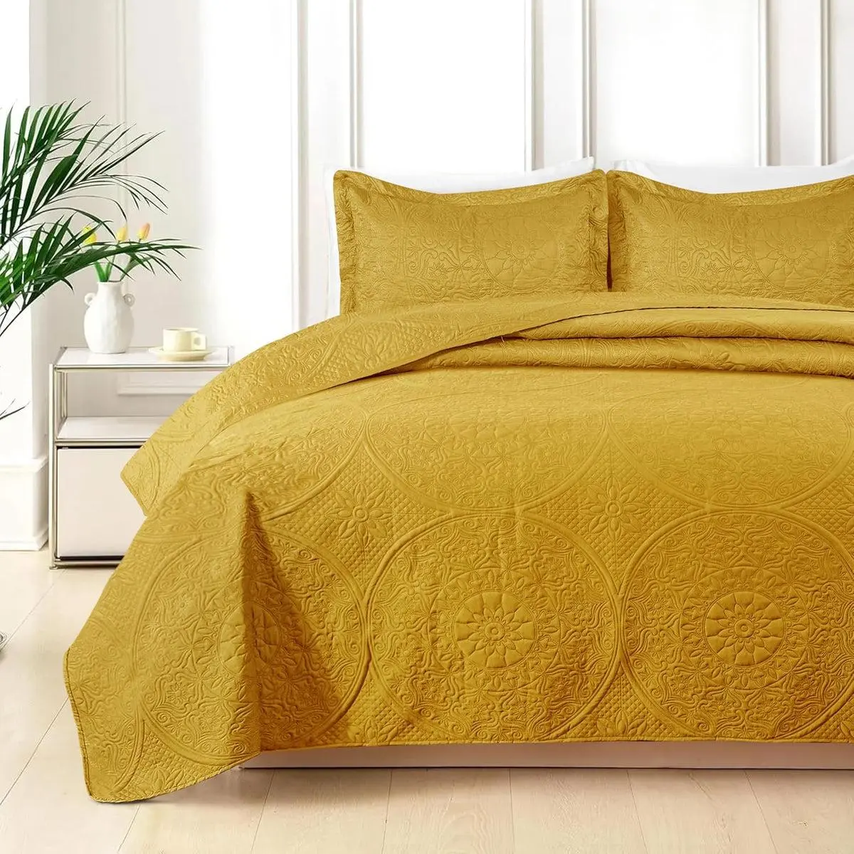 Lightweight Quilted Bedspread Set - 3-Piece Oversized Bedding with 2 Matching Pillow Shams, Cooling, Breathable, Wrinkle-Resistant, Durable, All Sizes, Ideal for Bedding Decor & Gifting