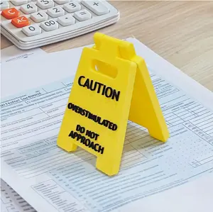 Overstimulation Warning Sign, Bright Yellow & Black Sensory Safety Alert Plastic Desk Decor, Standing or Tabletop Fall/Holiday Decoration for ADHD-Friendly Office, Classroom, Home, Halloween/Christmas with English Text Decorative Durable