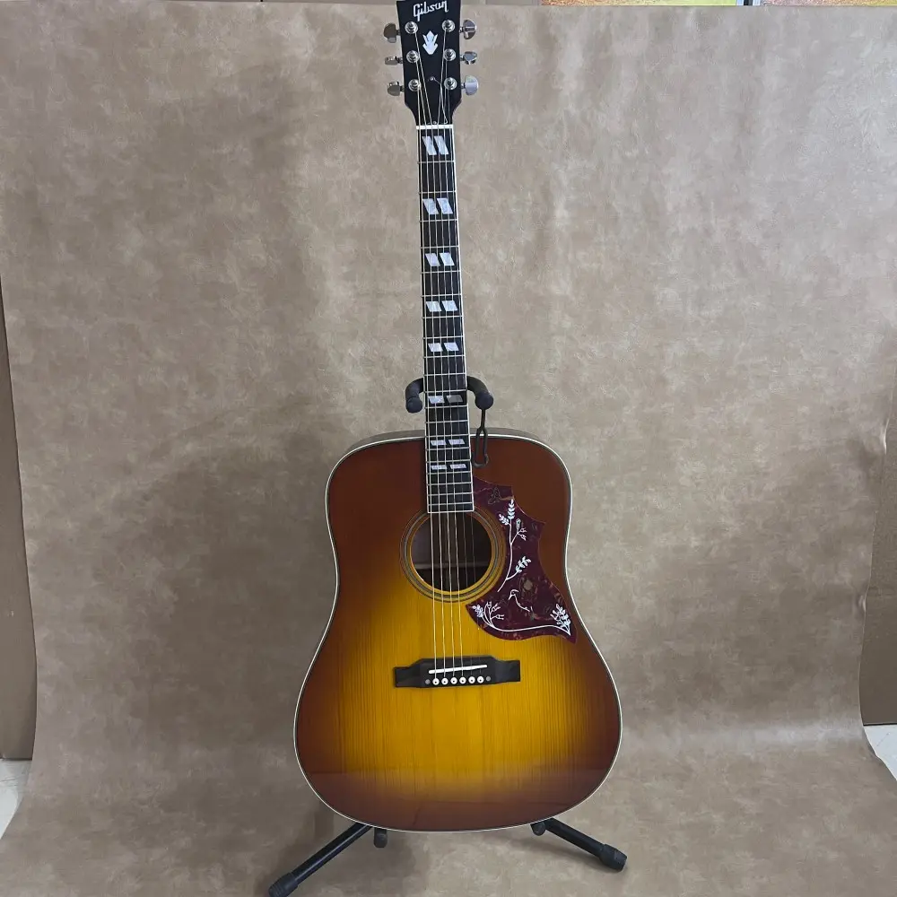 Gibson Hummingbird Acoustic Guitar, Yellow Color, Solid Spruce Top, Mahogany Sides/Back, Rosewood Fingerboard, Bone Nut, 20 Frets