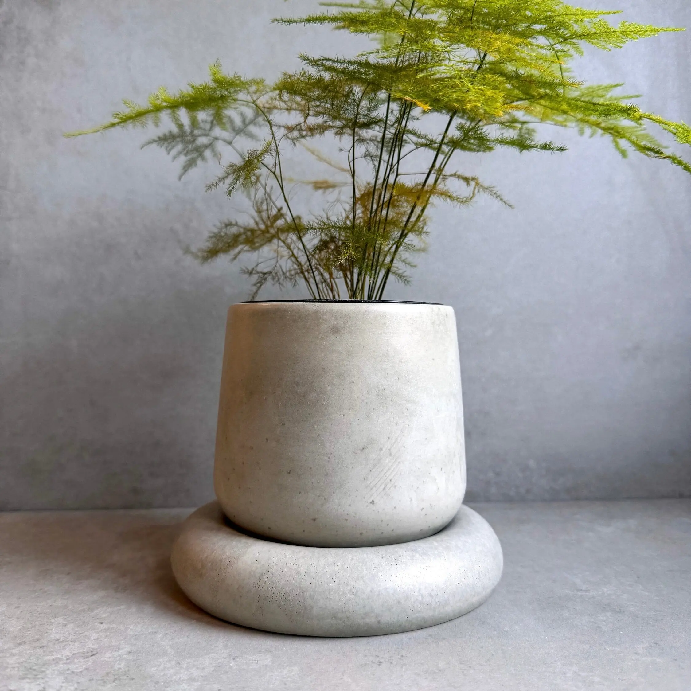 Awa Bubble Planter — 4.8″ Concrete Pot & Saucer