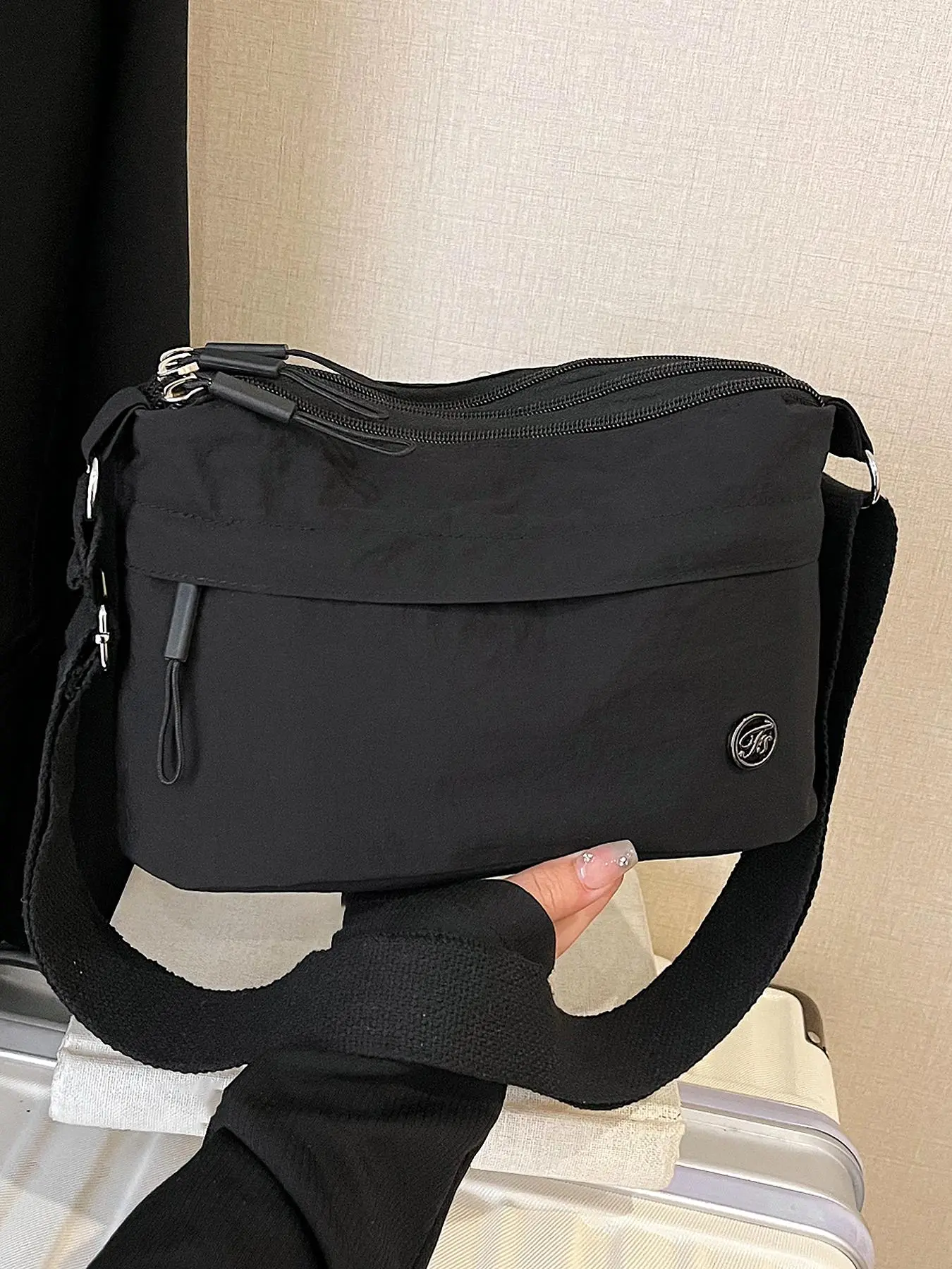 Practical commuter versatile shoulder messenger bag, simple lightweight adjustable strap, casual versatile multi-compartment design, daily outing, office scenes, Casual trendy purses, Crossbody Purse, Casual commuting bag