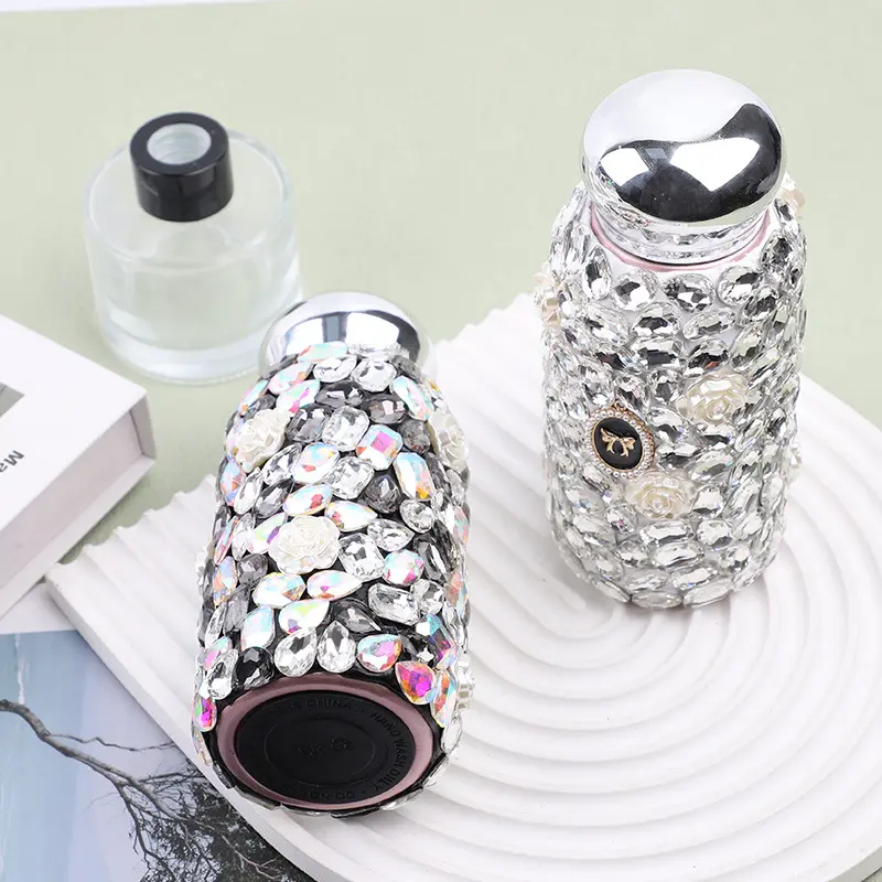260ml Luxury Bling Rhinestone Insulated Tumbler - 304 Stainless Steel Vacuum Thermos, Full Crystal-Studded High-Aesthetic Sparkly Car Interior Stowing Cup, Ideal Gift for Couples (Black Diamond/White Diamond) for Birthdays/Graduations