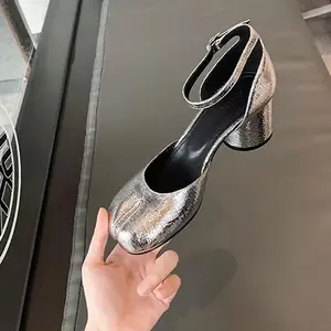 Tabi split-toed shoes pig's foot shoes women's shoes 2026 new women's dance shoes niche pleated flat-soled ballet shoes shallow mouth one pedal single shoes