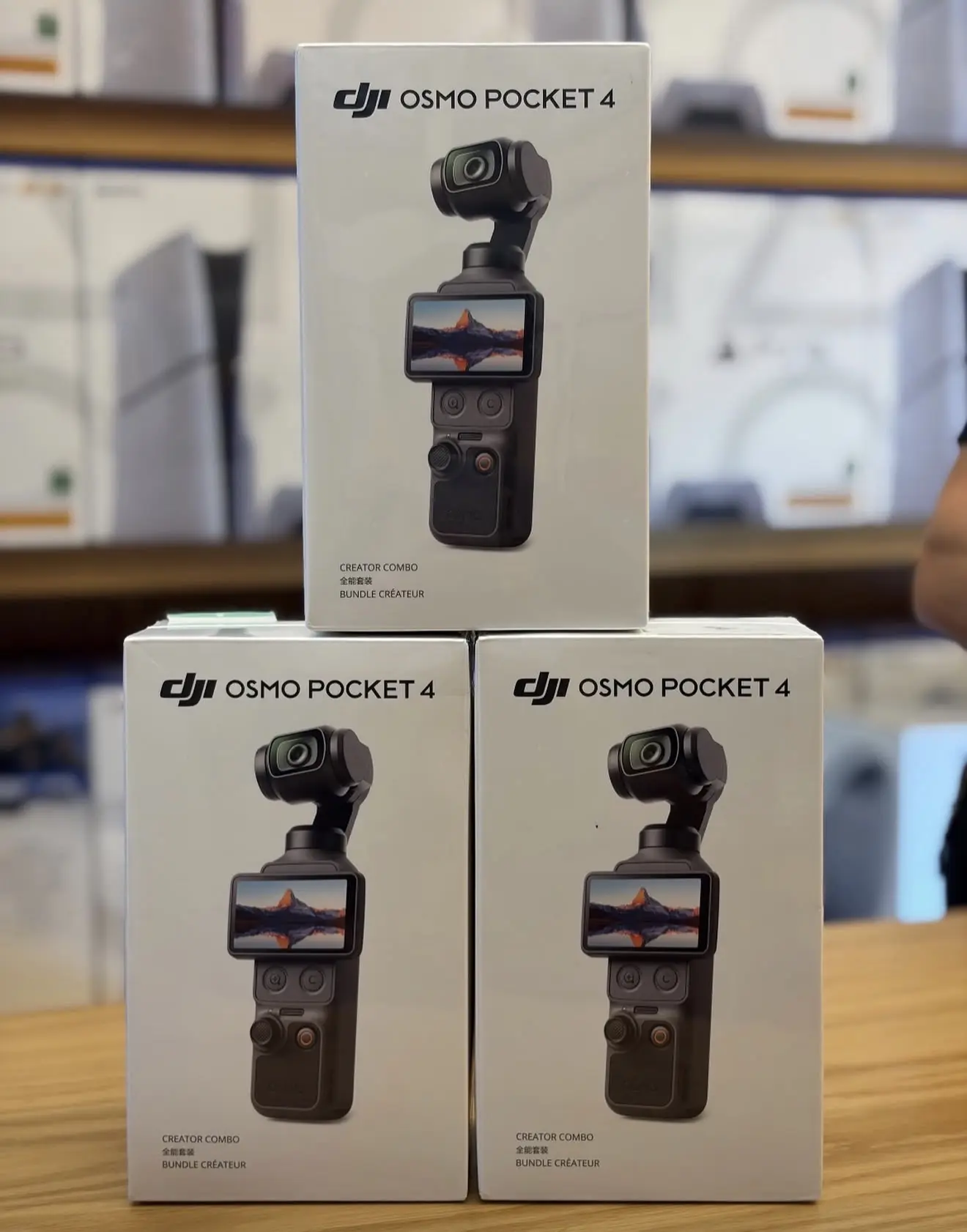DJ Osmo Pocket 4 Creator Combo Vlogging Camera 1-inch CMOS 6K Face Tracking 3-Axis Stabilized 4K 30m Waterproof 90 Wide Angle