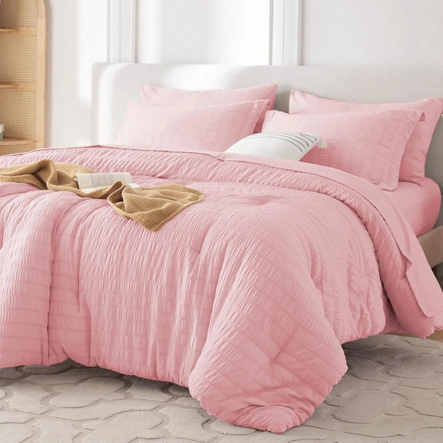 MUXHOMO Queen 7-Piece Quilt Bedspread Set - Soft Quilt Bedding Set with Seersucker Cloud-Fill Year-Round Luxury Comforter, Flat Sheet, Fitted Sheet, Pillowcases & Shams, Pink, Soft Quilt Set