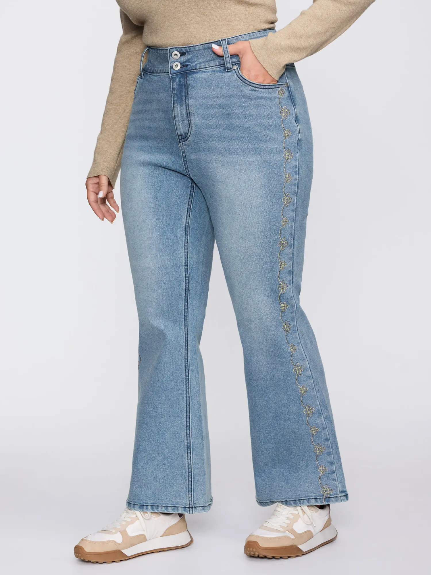 【Y2K】【Pocket Approved】BLOOMCHIC Plus Size Supersoft Floral Embroidered Flared Hem Jeans [M-6X] , Women, Bottom Fit Pants  Fit Trouser Leg,Summerfinds