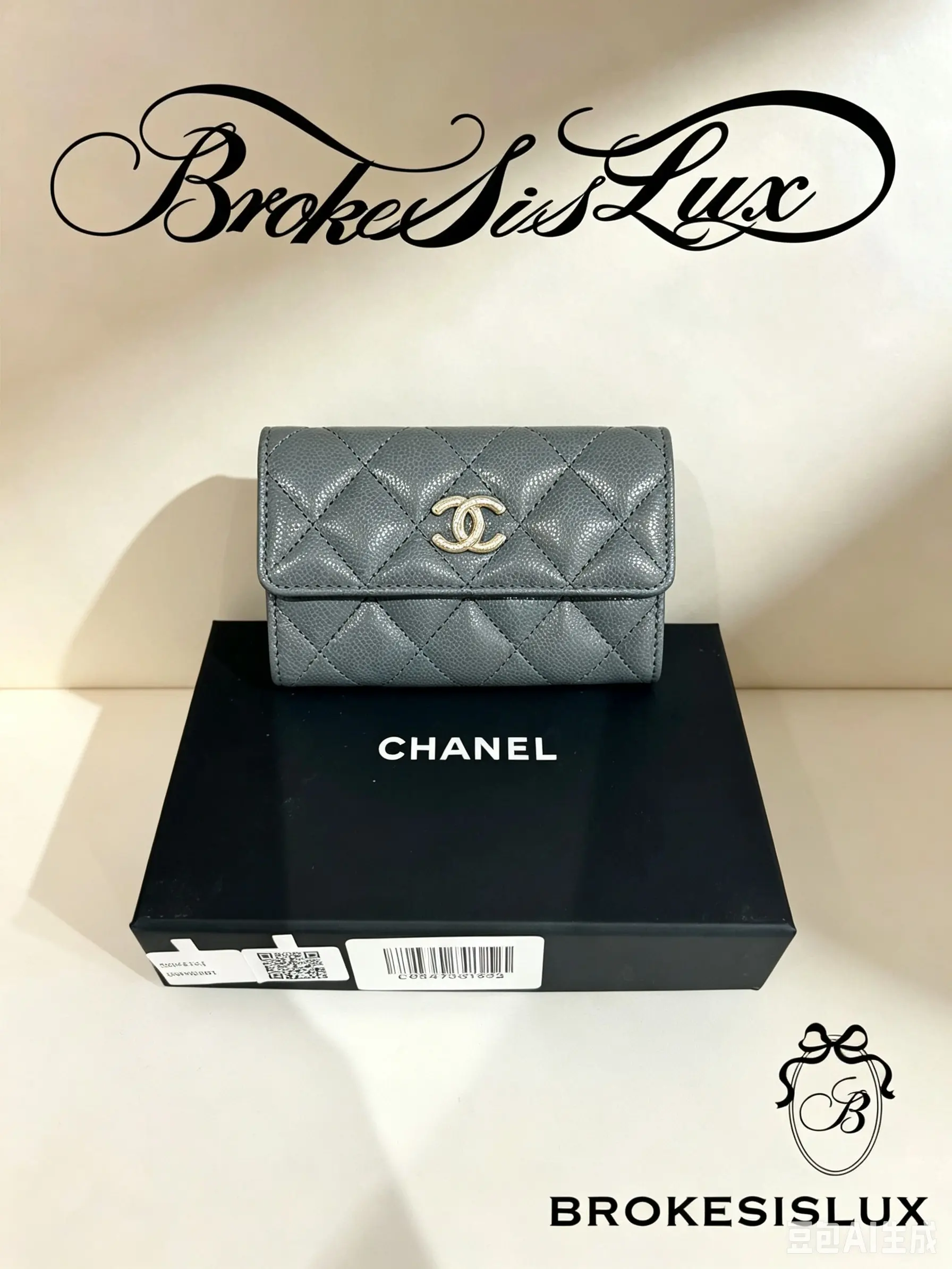 Pre-owned CHANEL Grey Grained Caviar Leather Trifold Wallet, Diamond Matelassé Quilting, Light Gold Interlocking CC Clasp, Full Original Brand Packaging
