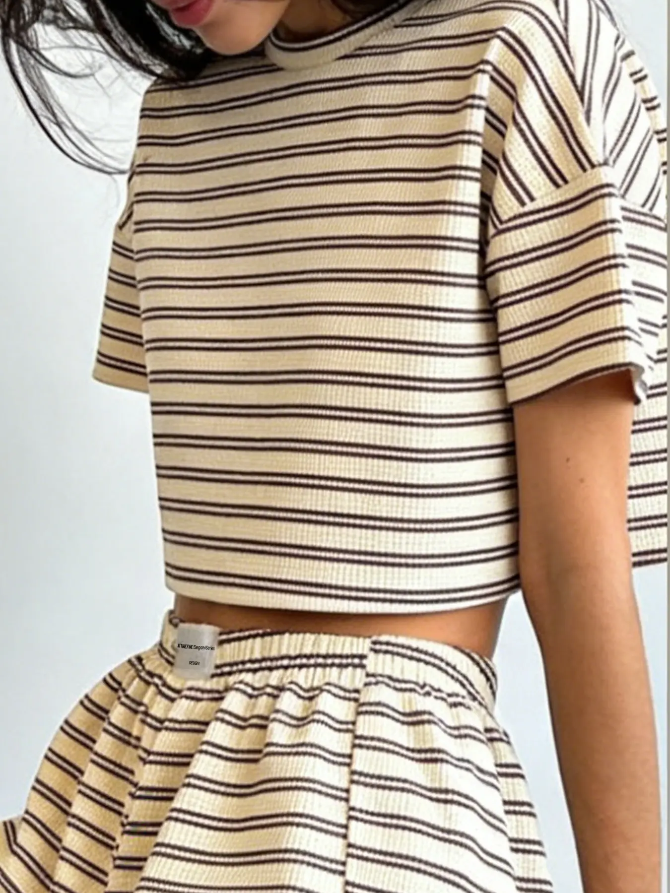 American Casual Striped Two-Piece Set – Cropped waffle top + high-waist shorts, lightweight and stylish everyday wear