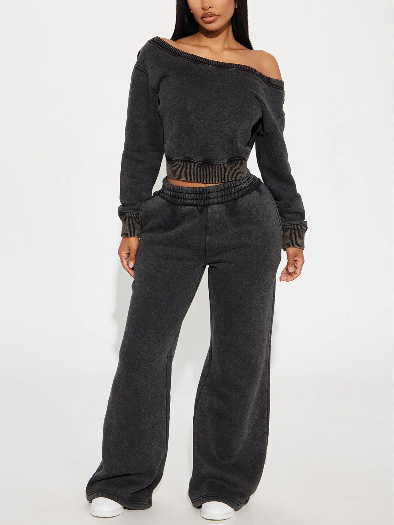 Women's "Jetsetter" Fleece Matching Set - Black Relaxed Fit Two-Piece Top & Bottoms for Casual Outings - Womenswear