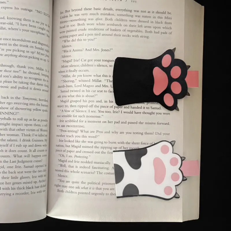 Novelty Magnetic Cat Paw Bookmark, Funny Humorous Office Stationery, Easy to Apply Bookmarks for Book Lovers