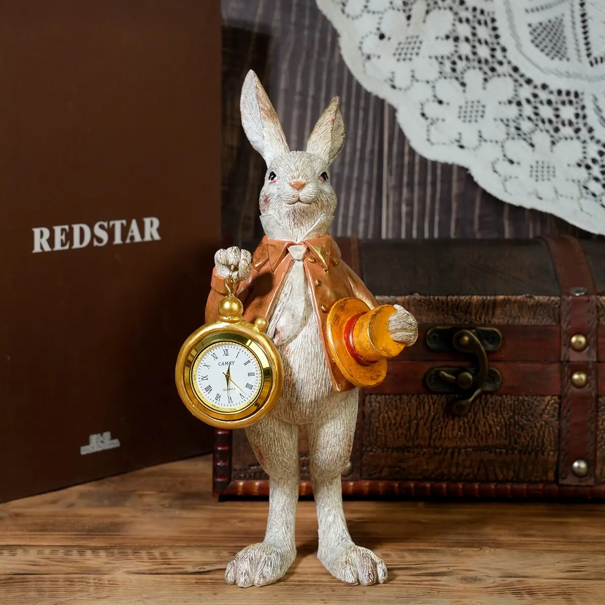 1 PC Vintage Rabbit Figurine Holding Pocket Watch & Hat, Alice in Wonderland Style Bunny Statue, Resin Animal Ornament, Resin Animal Sculptures, Retro Desk Shelf Home Decor, Room Decor, Living Room Decoration Home Decoration Gift, Decorative Piece
