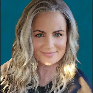 Watered Souls 16" Shana. Blonde water wave.  13x4 Lace front premium synthetic wig.  High quality fibers, 120 density, Scandinavian hairlne with gorgeous layers.  Heat Tolerance 350. She comes with a free wig cap and free gift.