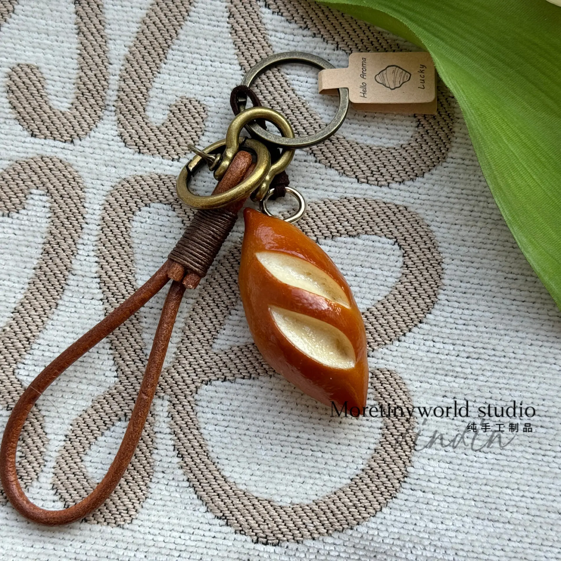 Pointed baguette vintage leather rope