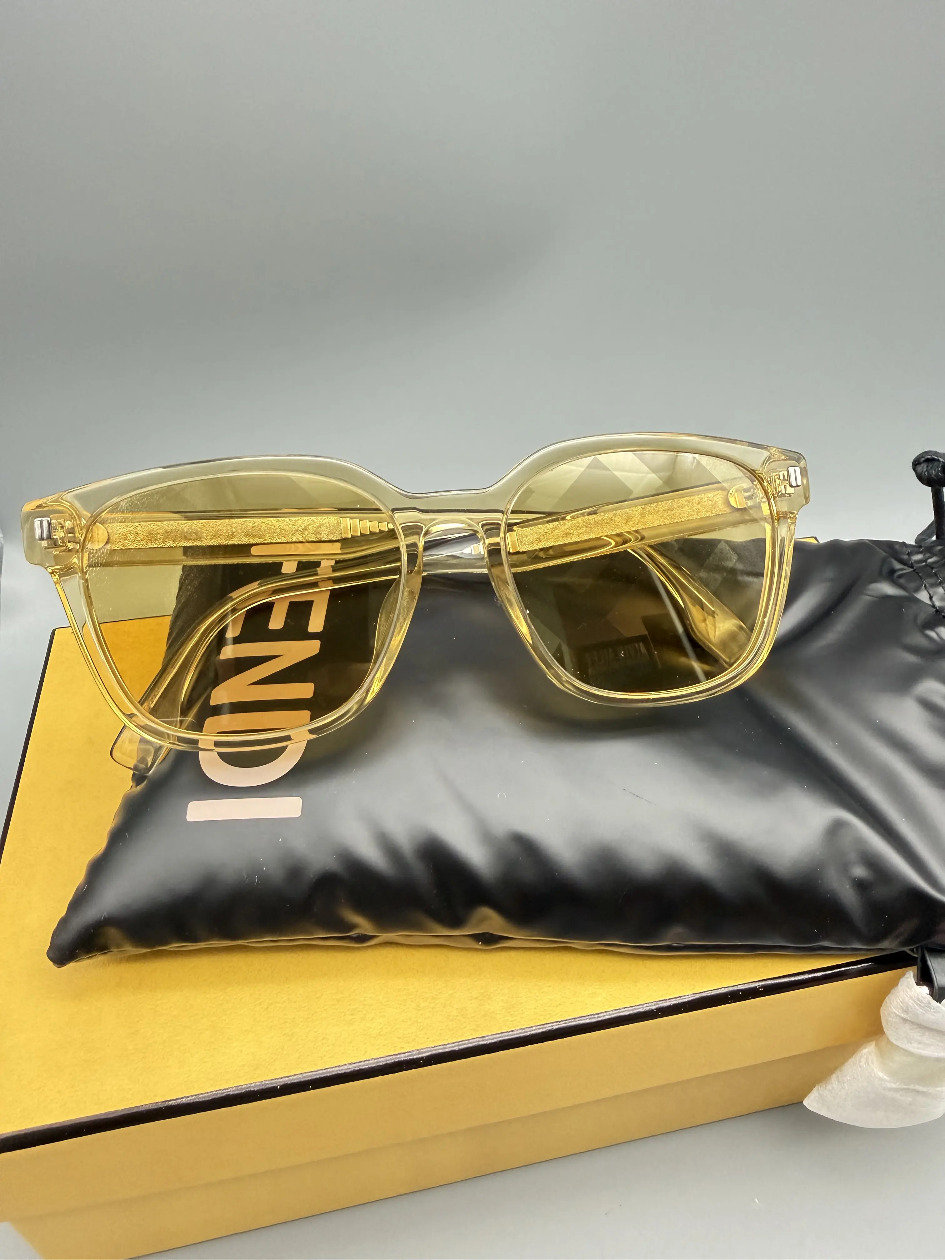 Pre-owned Fendi Logo Wayfarer Indoor/Outdoor Sunglasses