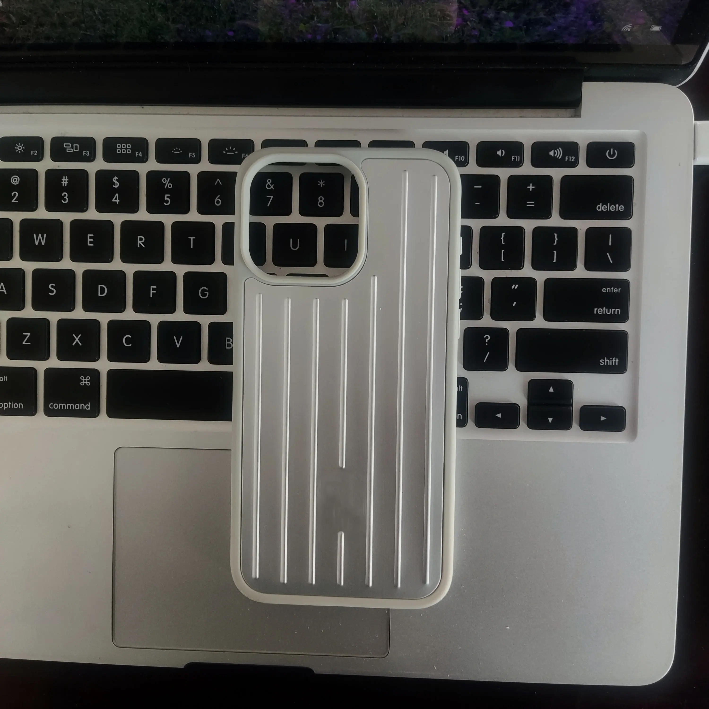 Aerospace Aluminum Suitcase-Style Phone Case iphone 13/14/15/16 pro max