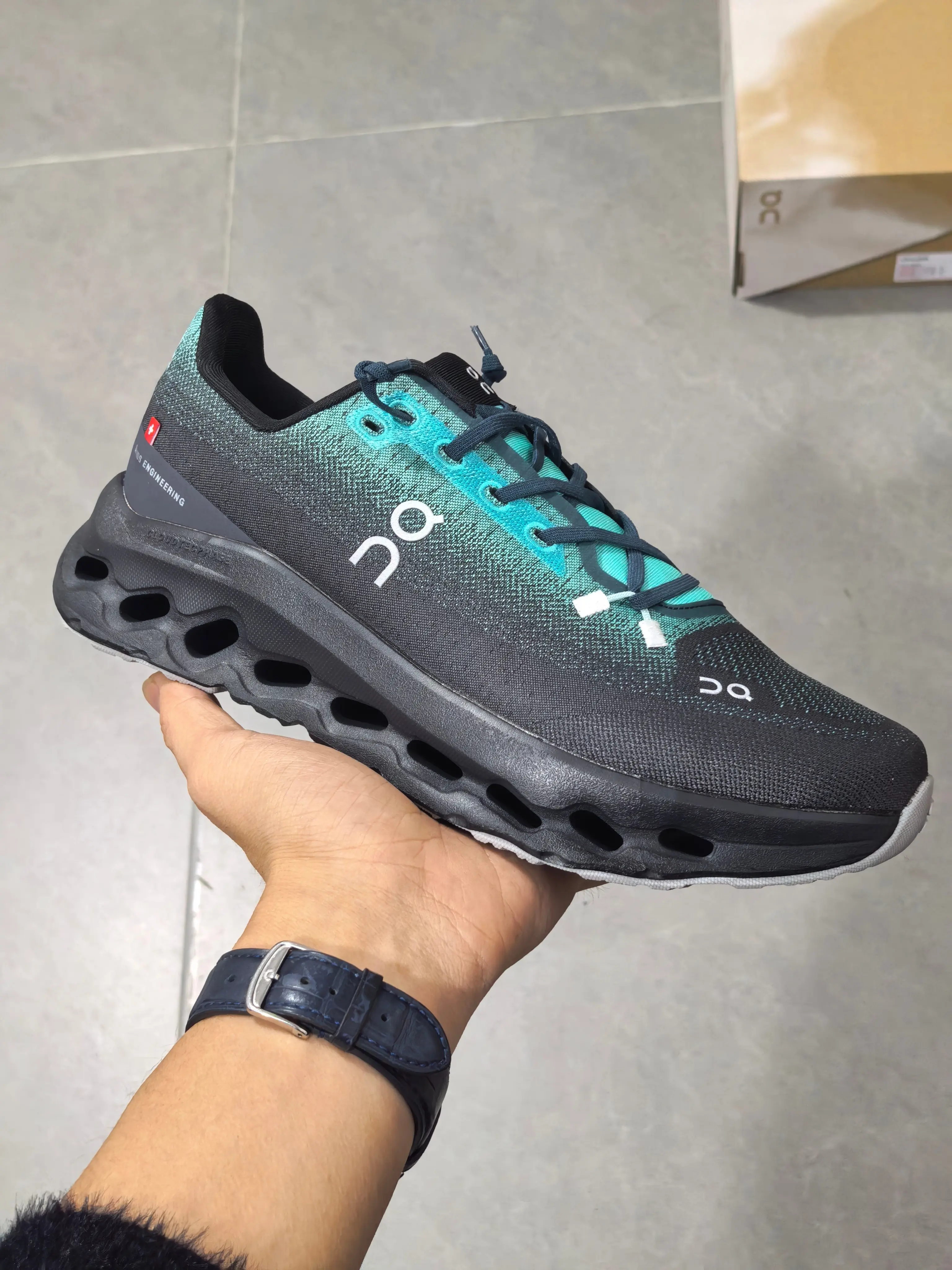 Gradient Fly Knit Mesh With Teal Trim Multi-hole Hollow Cushion Outsole Outdoor Jogging Fitness Travel Sneakers