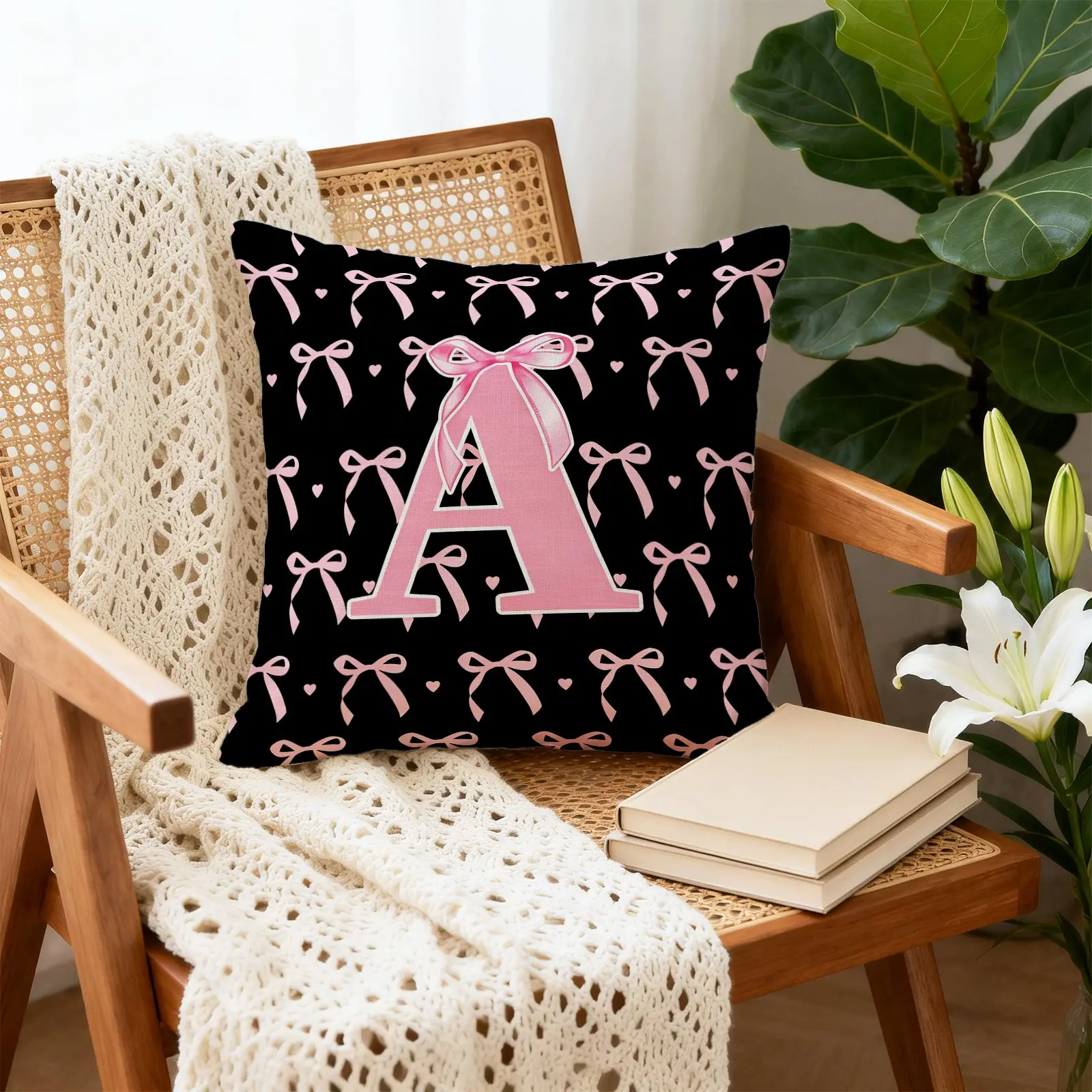 45x45cm 1Pcs Black & Pink Bow Letter Trendy Print Throw Pillow, Machine Washable Soft Skin-friendly Good Resilience, Suitable for Girly Living Room Sofa Decor Home Decorative Cushion (With Pillow Insert)
