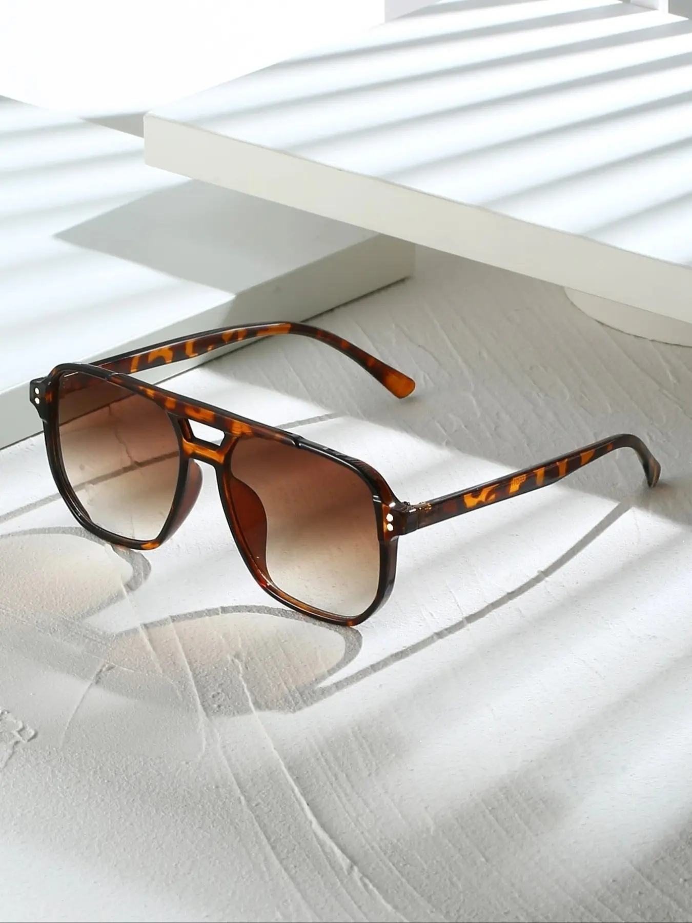 Unisex Shell Color Square Frame Sunglasses, Casual Style, Christmas Design, Decorative Lens, All Seasons Wear, Eyewear Shades, Trendy Beach Eyewear
