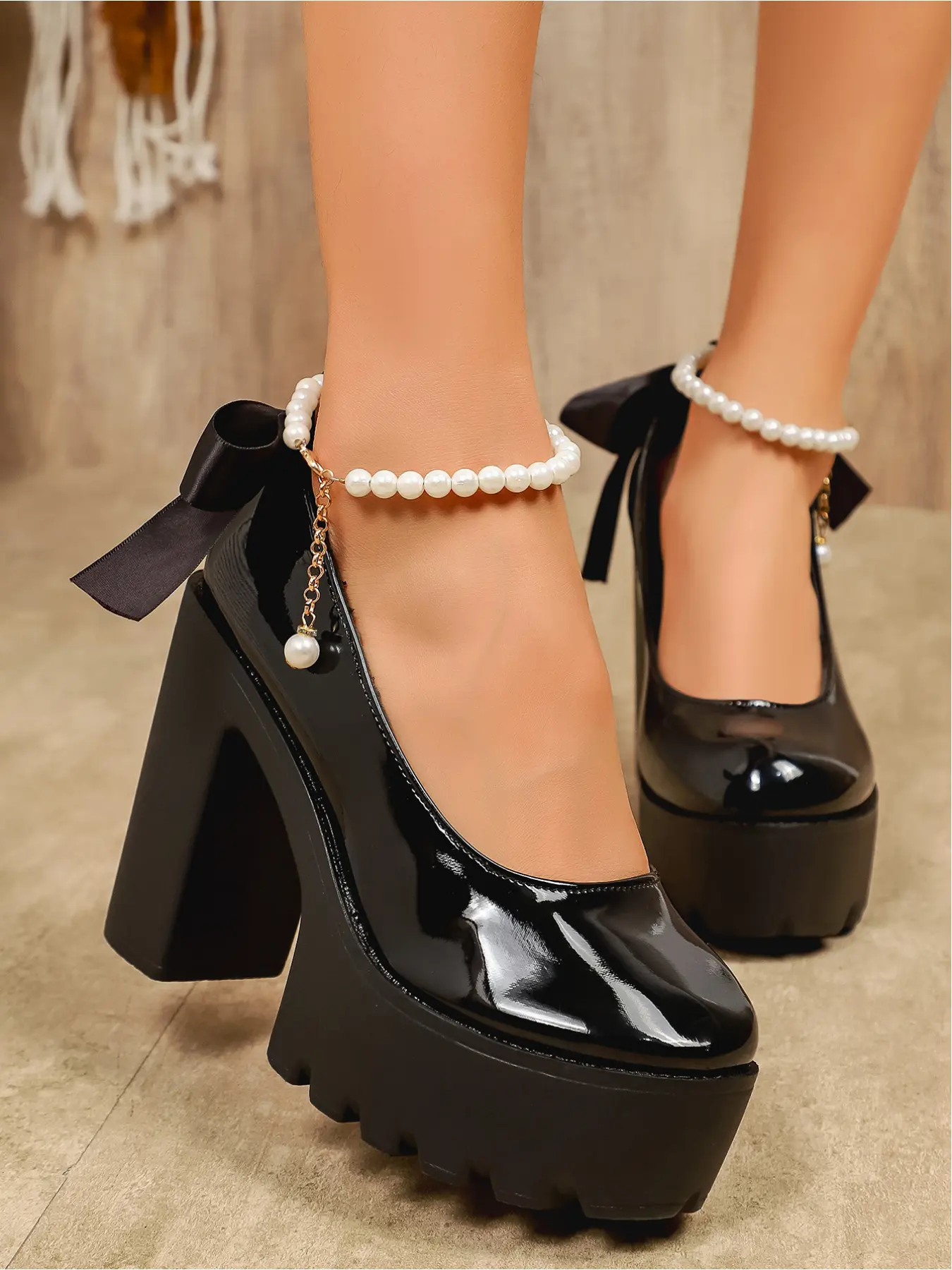 Spring and summer new black patent leather pearl bow thick heel waterproof platform Mary Janes high heels women's round toe shallow mouth single shoes sweet Lolita style banquet women's shoes