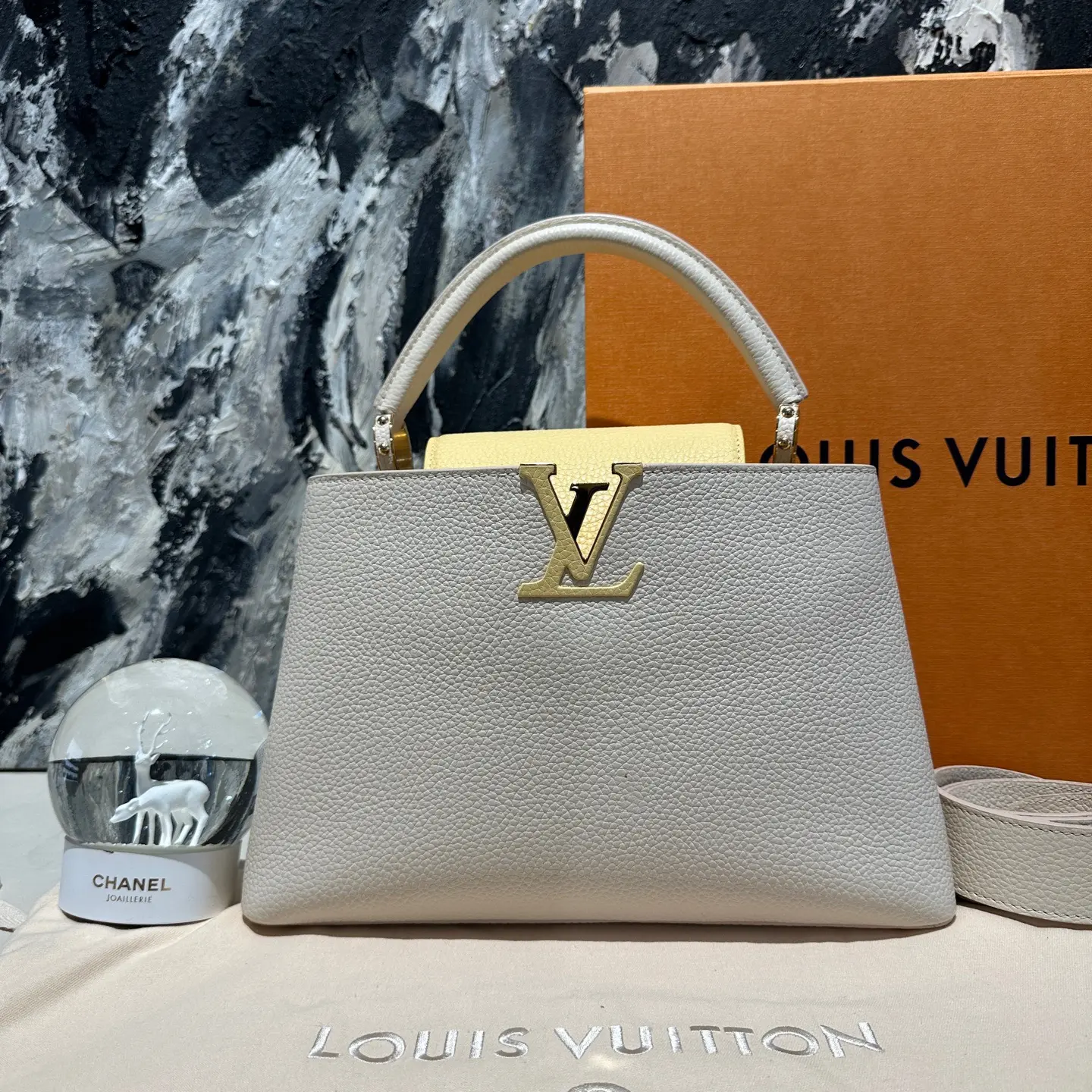 Pre-owned Louis Vuitton Classic black Leather Crossbody Bag with Gold Hardware and Monogram Pattern