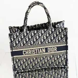 Pre-owned Coated Canvas Tote Bags Christian Dior Large Book Tote in Blue Dior Oblique Embroidery, M1286ZRIW M928
