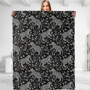 Aesthetic cheetah blanket, soft, cozy light flange blanket, warm and fluffy, perfect for women and men 50 x 60