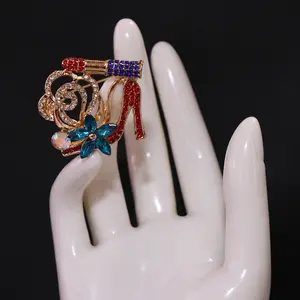 Fashion Baroque high heels brooch