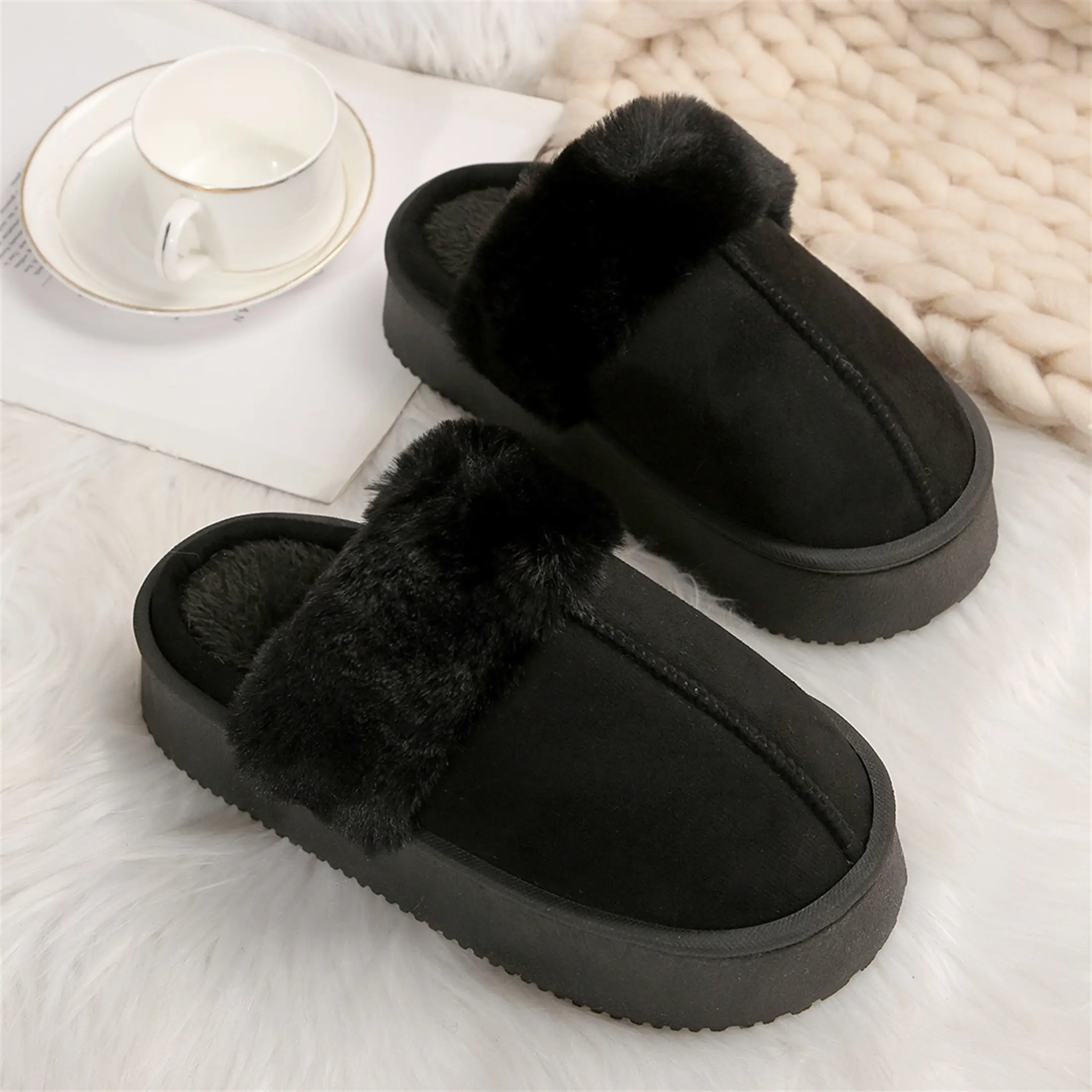 Women's Festive Print  Slippers Plush Lined Platform Indoor Outdoor Warm And Cold-Proof Shoes for Christmas Season
