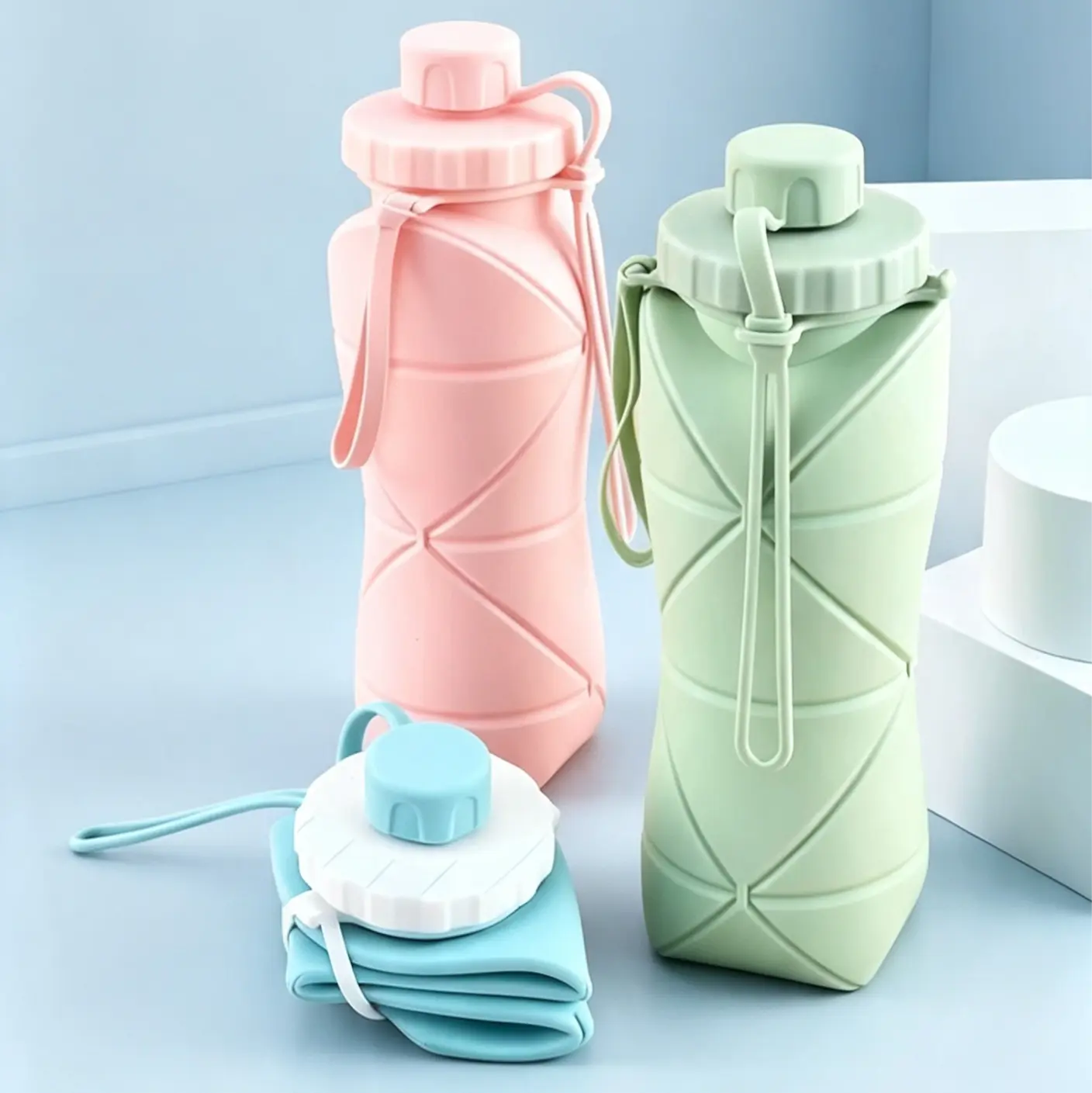 600ml Collapsible Silicone Water Bottle, Leakproof Reusable Foldable Travel Cup, Space-Saving Portable Outdoor Cup for Travel & Camping