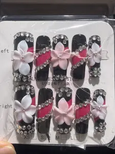 Aura(4297)gc.New custom-made nails are here.