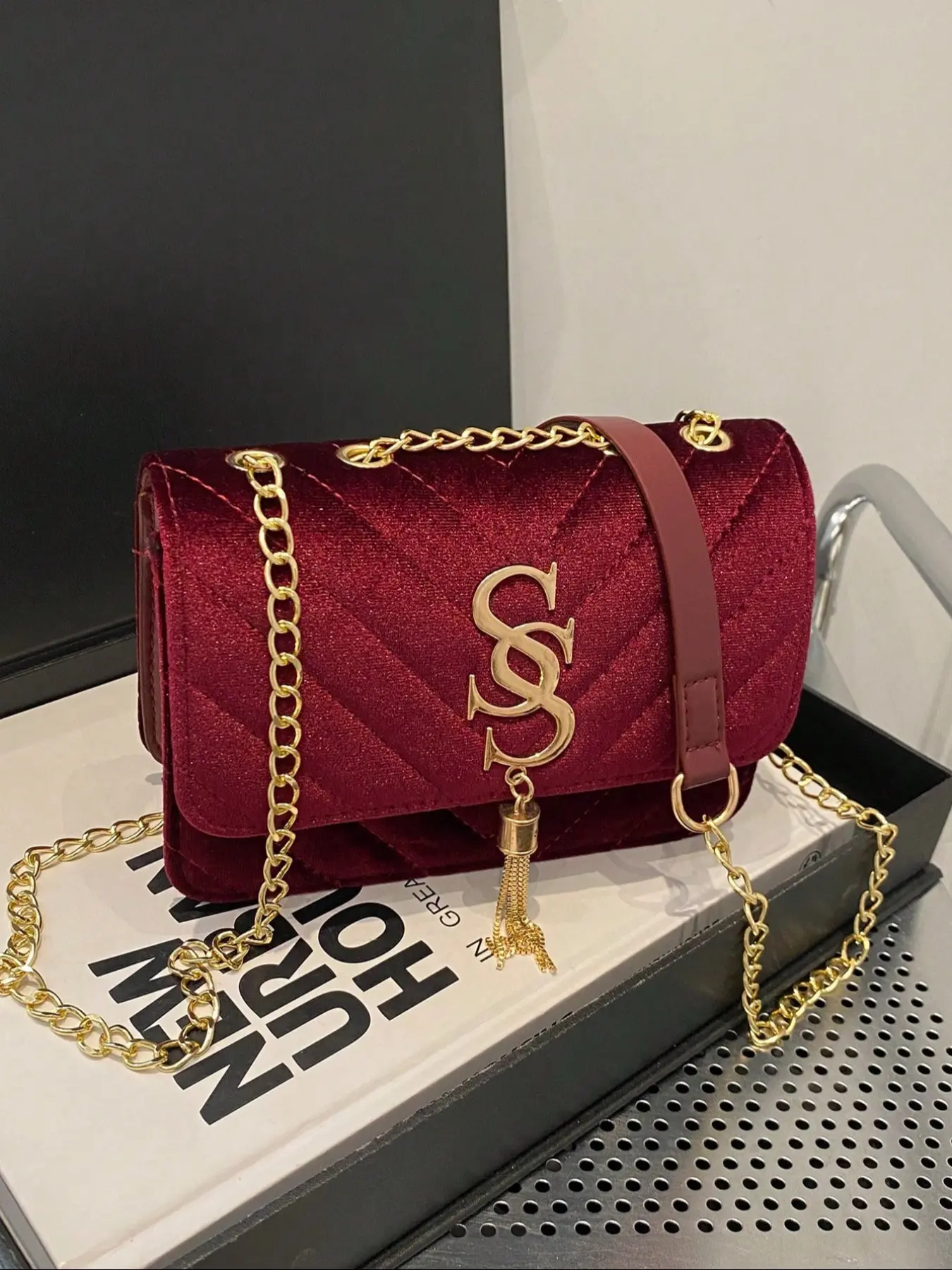 Women's Fashion Velvet Crossbody Shoulder Handbag, Crossbody Bags, Versatile Chain Clutch Purse, Crossbody Purses, Casual Square Travel Phone Wallet, Fashionable Crossbody Bag, Ideal for Office and Students