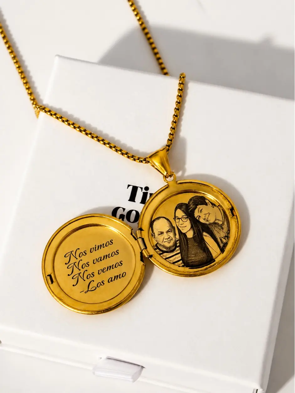 Custom photo-engraved circular locket necklace, personalized photo jewelry, gift for her, best friend, gift for mom, commemorative necklace