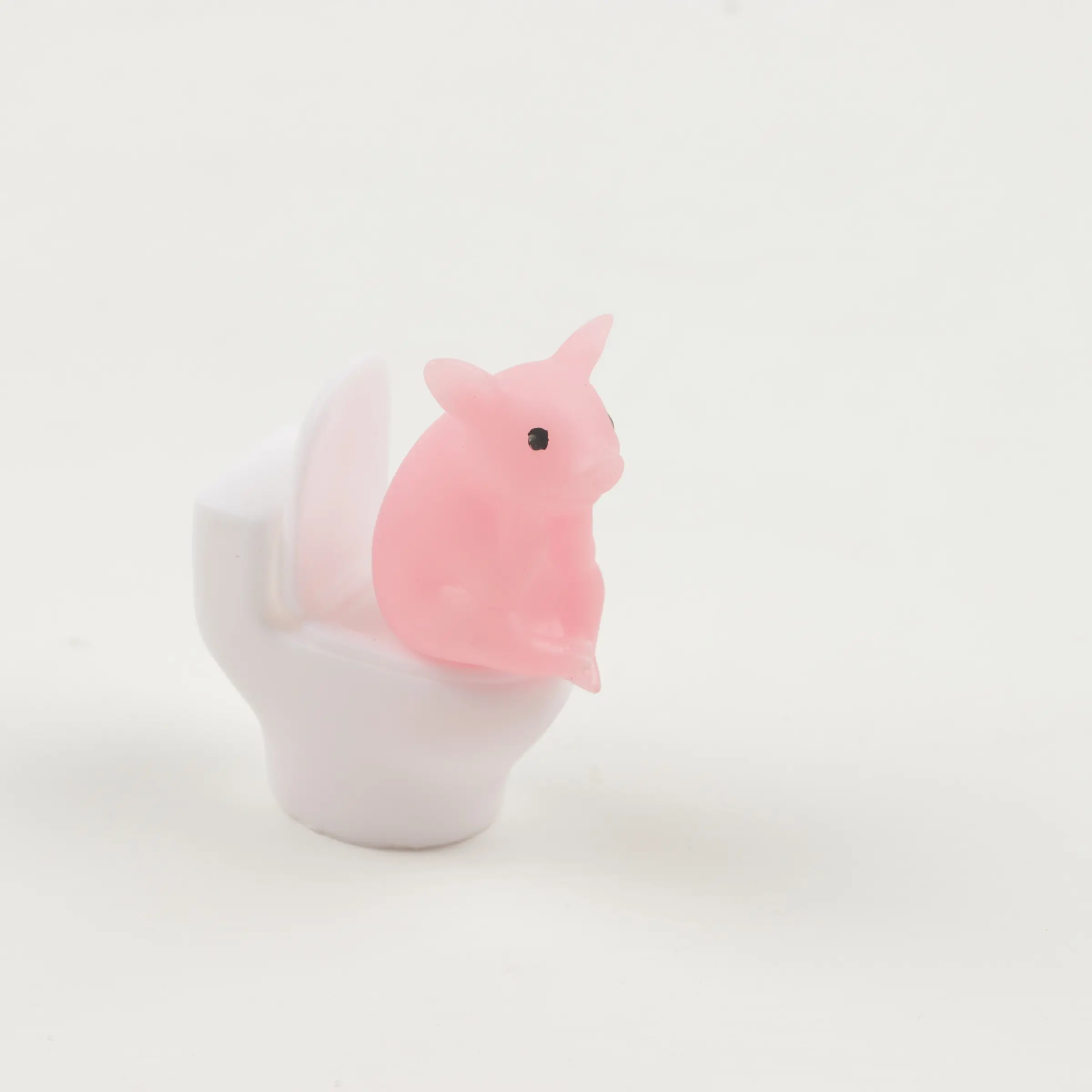 1pc Cute Pig Sitting on Toilet - PVC Collectible Statue Bathroom Decoration, Desktop Or Wall Mounted, Home Office Desk And Living Room Display, Home Decoration, Bathroom Additions, Bathroom Decoration, Statue Decoration, Collectible Figurine