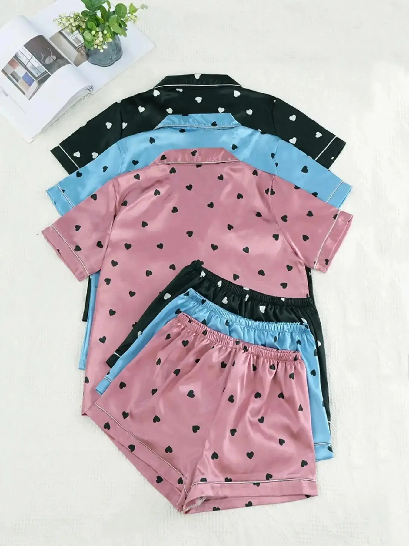 Women's Trendy Heart Print Contrast Binding Lapel Shirt & Elastic Waist Shorts Pyjama Set, Printed Pajama, Short Sleeve Pocket Button Up Top & Pj Set, Ladies Soft Satin Sleepwear Loungewear for All Seasons