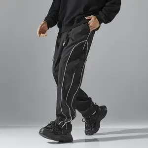 Men's Streetwear Cargo Pants with Contrast Stitching, Relaxed Straight-Leg Fit in Breathable Stretch Polyester Fabric for Casual Urban Wear