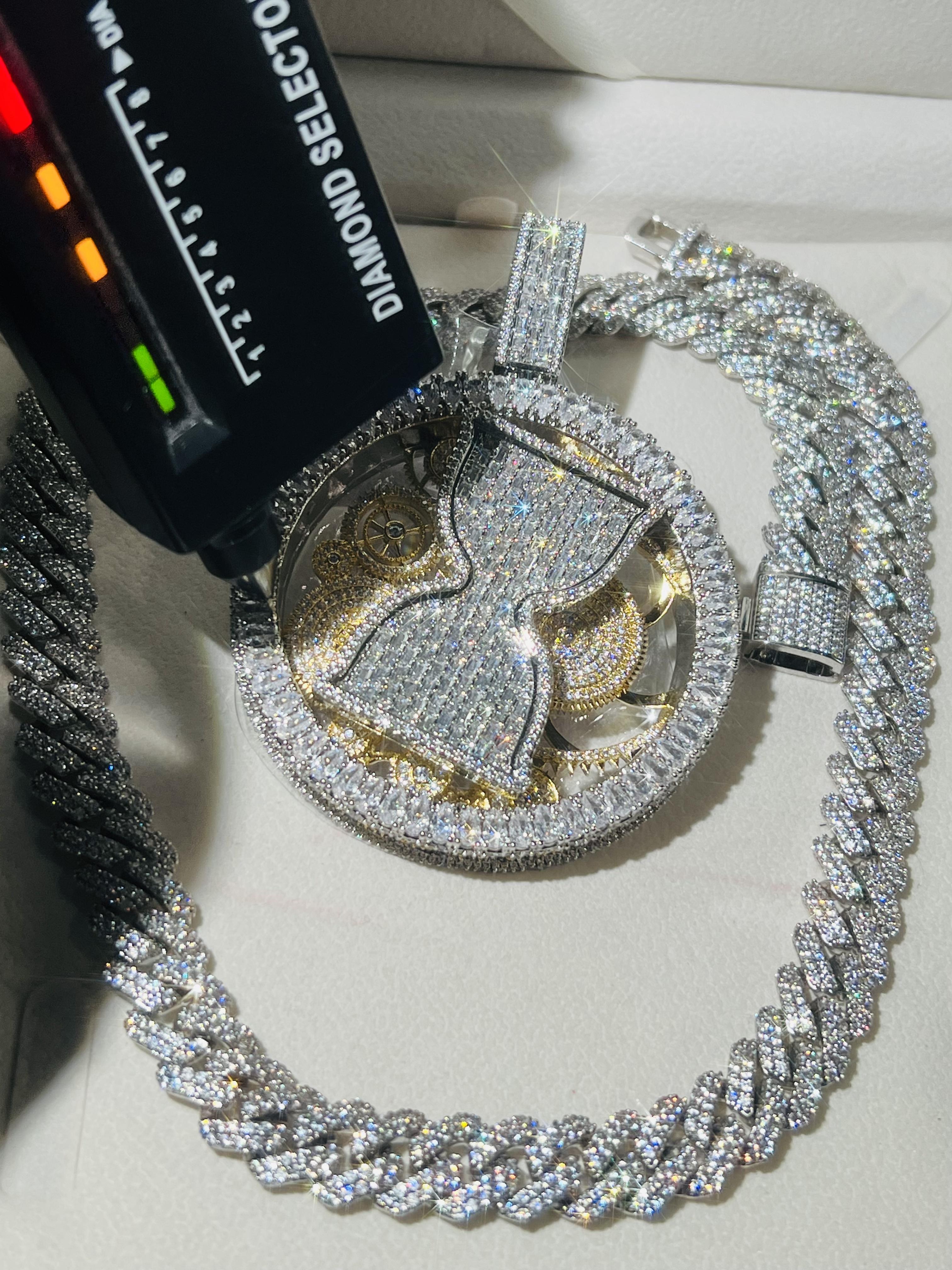 Customized mixed color hourglass rotatable disc jewelry VVS rotatable control hip-hop style hourglass ice pattern full diamond pendant hip-hop street culture jewelry, Father's Day and Mother's Day gifts